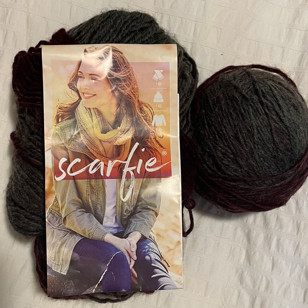 Scarfie Yarn in Burgundy and Gray